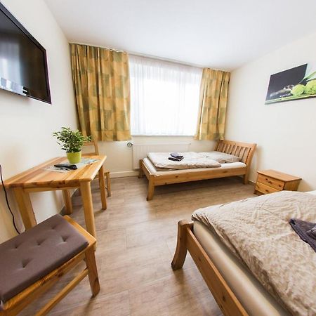Hotel Hollis Rast Sangerhausen Esterno foto