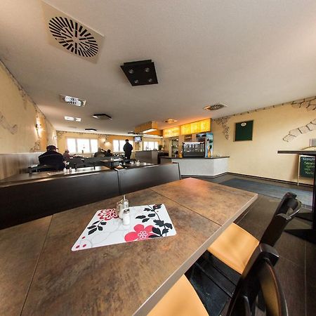 Hotel Hollis Rast Sangerhausen Esterno foto