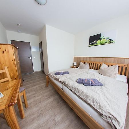 Hotel Hollis Rast Sangerhausen Esterno foto