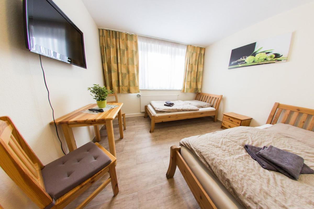 Hotel Hollis Rast Sangerhausen Esterno foto
