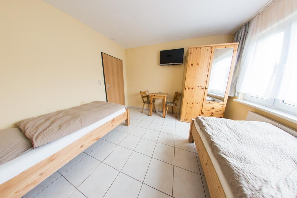 Hotel Hollis Rast Sangerhausen Esterno foto