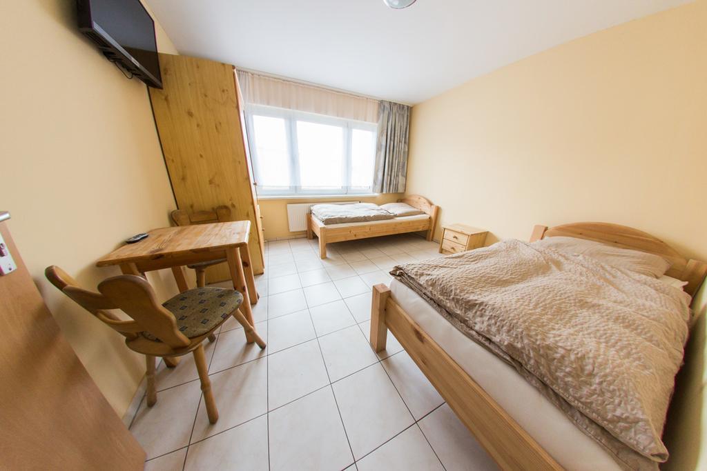 Hotel Hollis Rast Sangerhausen Esterno foto