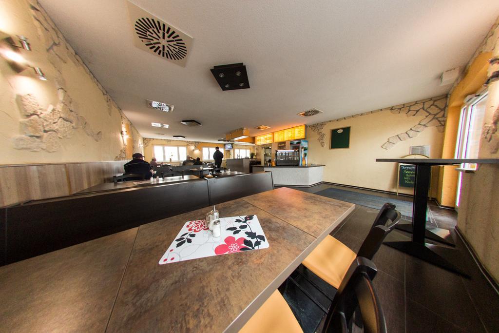Hotel Hollis Rast Sangerhausen Esterno foto