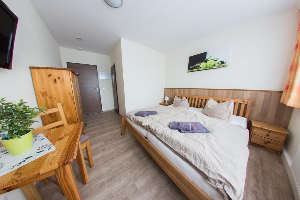 Hotel Hollis Rast Sangerhausen Esterno foto