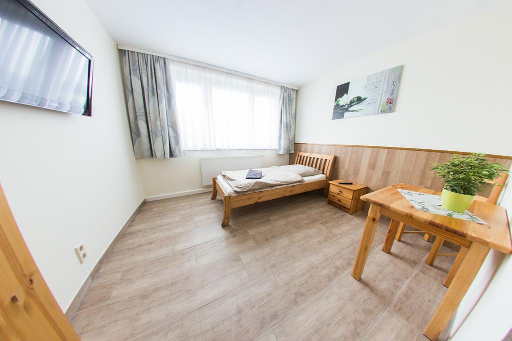 Hotel Hollis Rast Sangerhausen Esterno foto